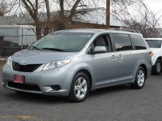 Toyota Sienna 2012 photo 1