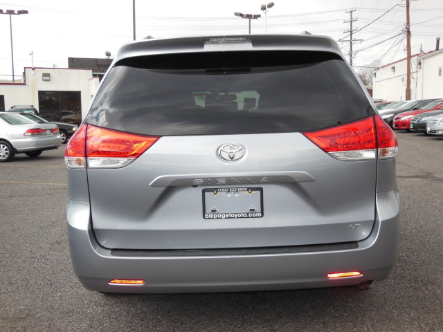 Toyota Sienna 2012 photo 4