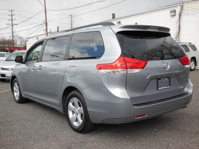 Toyota Sienna 2012 photo 5