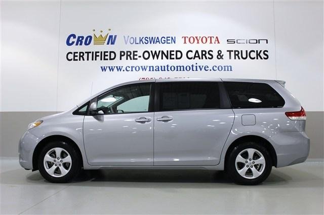 Toyota Sienna 2012 photo 2