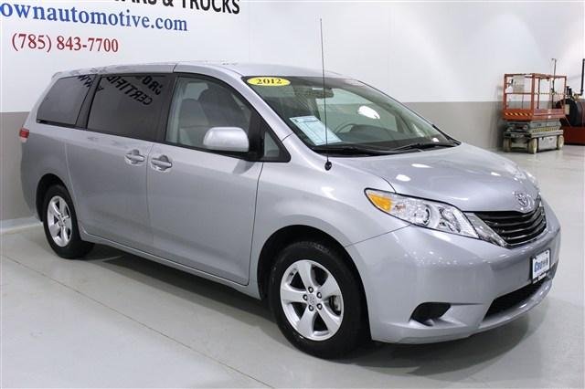 Toyota Sienna 2012 photo 3