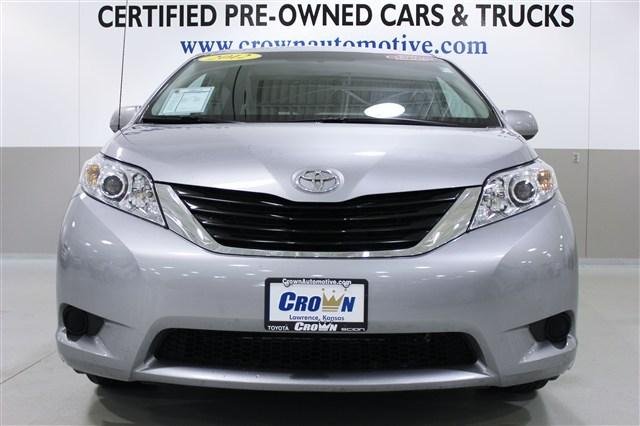 Toyota Sienna 2012 photo 4