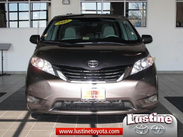 Toyota Sienna 2012 photo 4