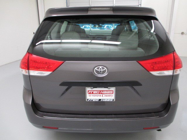 Toyota Sienna 2012 photo 1