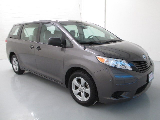 Toyota Sienna 2012 photo 2
