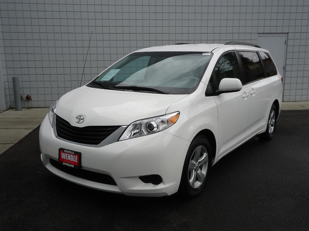 Toyota Sienna 2012 photo 5