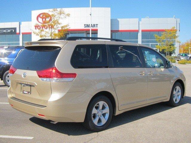 Toyota Sienna 2012 photo 1