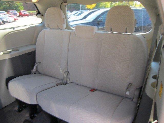 Toyota Sienna 2012 photo 4