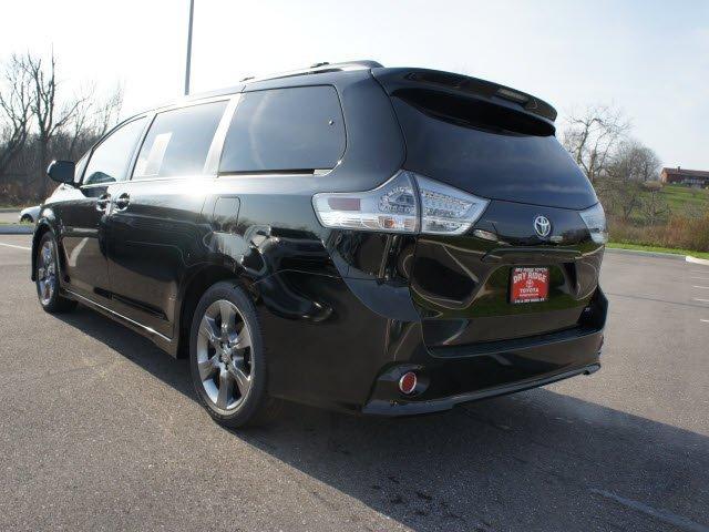 Toyota Sienna 2012 photo 2