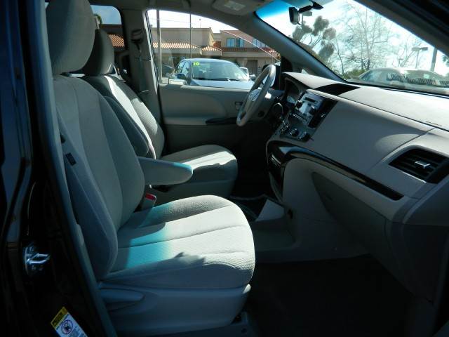 Toyota Sienna SLE --z71 Pkg Unspecified