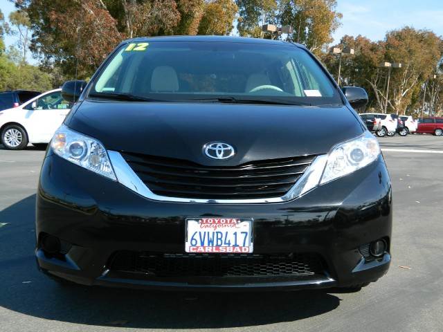 Toyota Sienna 2012 photo 1