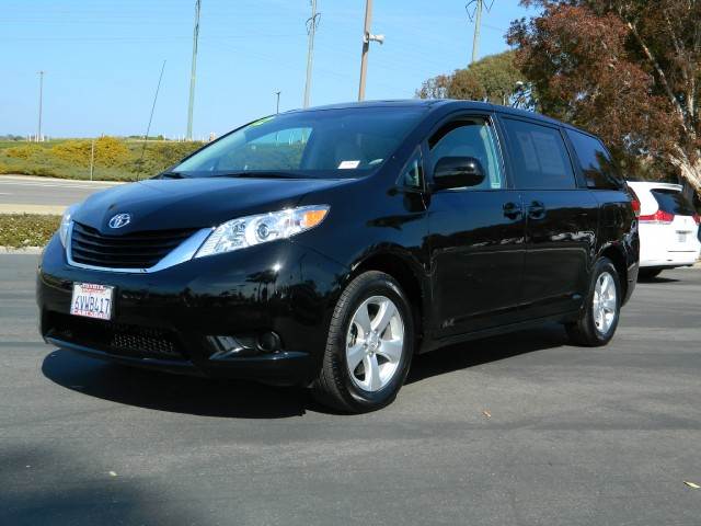 Toyota Sienna 2012 photo 2