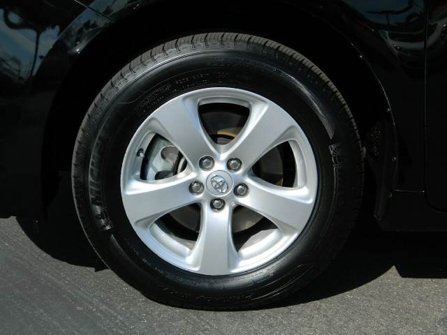 Toyota Sienna 2012 photo 3