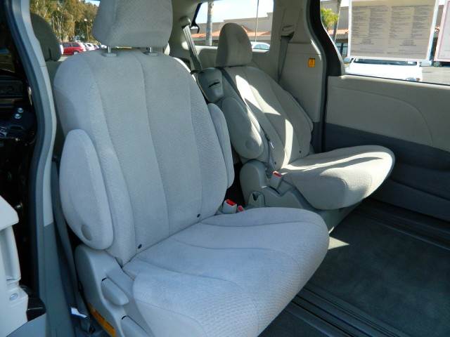 Toyota Sienna 2012 photo 5
