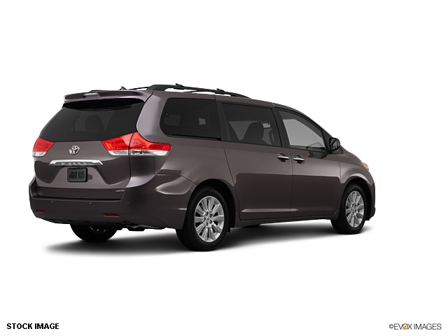 Toyota Sienna 2012 photo 2