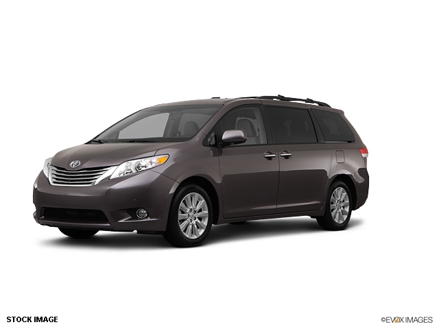 Toyota Sienna 2012 photo 3