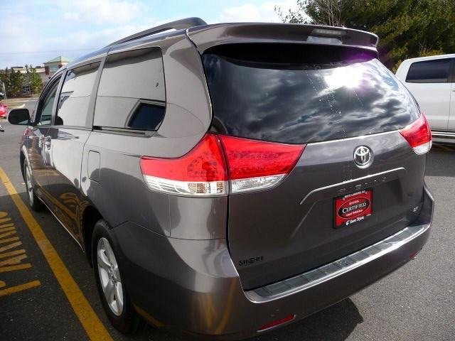 Toyota Sienna 2012 photo 1
