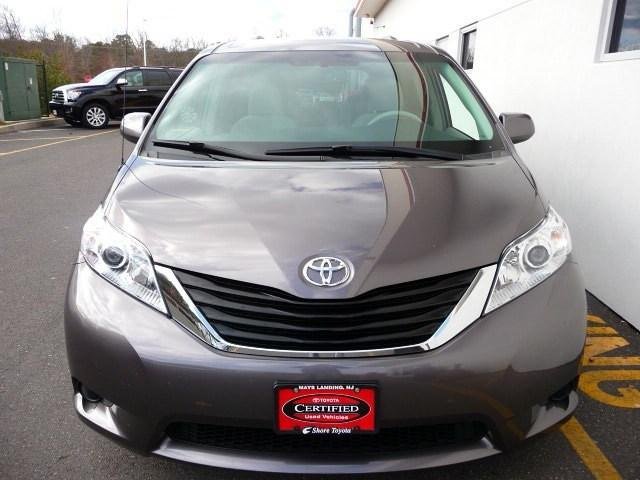 Toyota Sienna 2012 photo 2