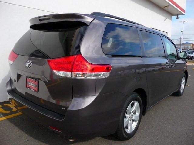 Toyota Sienna 2012 photo 5