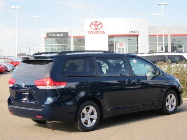 Toyota Sienna 2012 photo 1