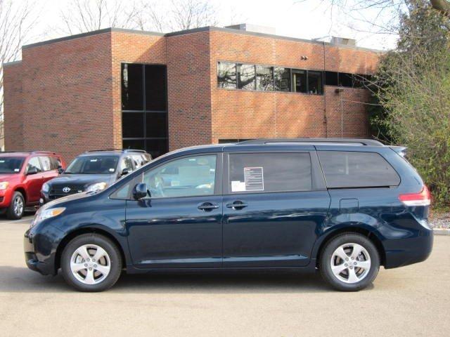 Toyota Sienna 2012 photo 2