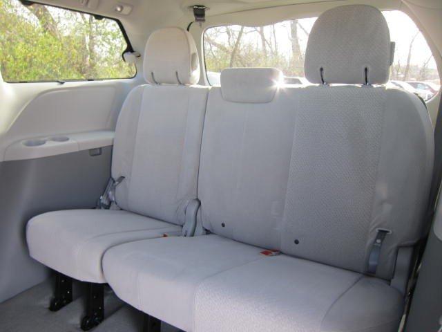 Toyota Sienna 2012 photo 4
