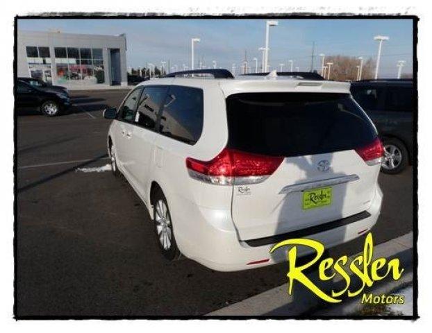 Toyota Sienna 2012 photo 1