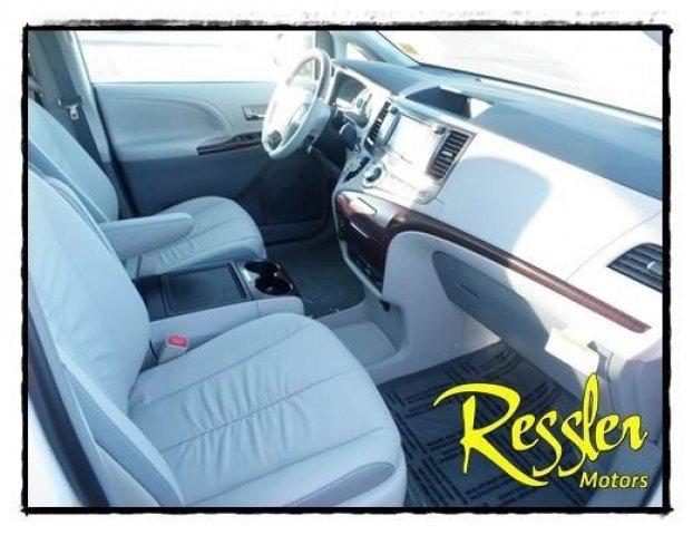 Toyota Sienna 2012 photo 5
