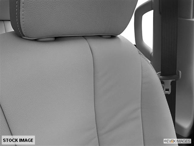 Toyota Sienna 2012 photo 3