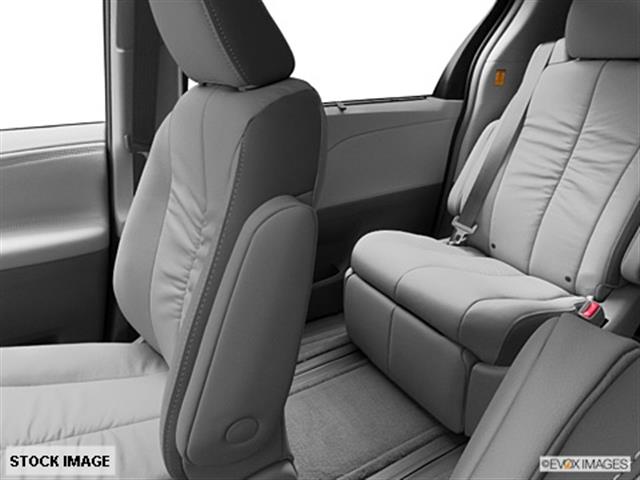 Toyota Sienna 2012 photo 4