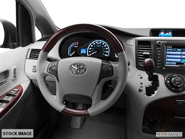 Toyota Sienna 2012 photo 6