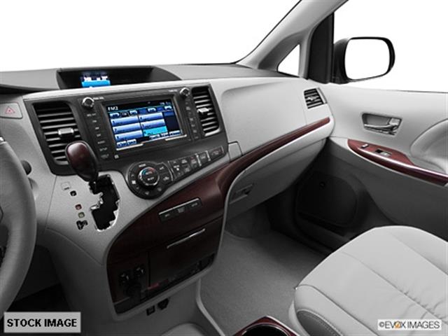 Toyota Sienna 2012 photo 9