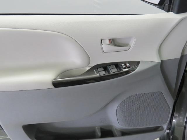 Toyota Sienna 2012 photo 2