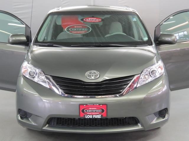 Toyota Sienna 2012 photo 3