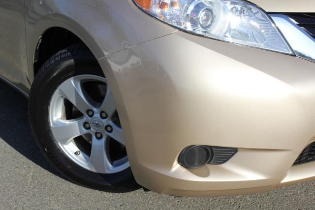 Toyota Sienna 2012 photo 1