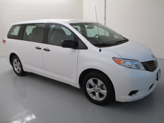 Toyota Sienna 2012 photo 1