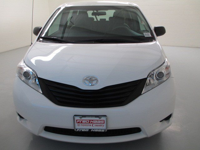 Toyota Sienna 2012 photo 2