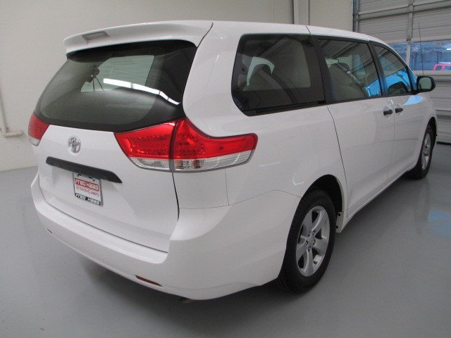 Toyota Sienna 2012 photo 4