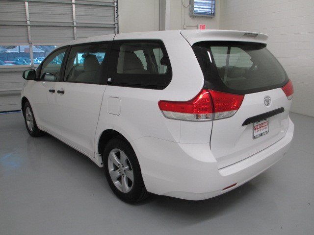 Toyota Sienna 2012 photo 5
