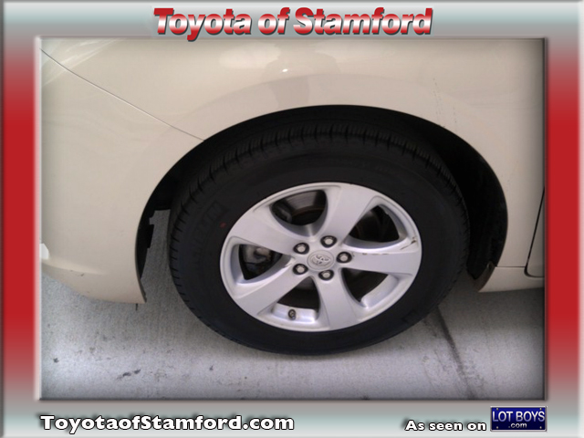 Toyota Sienna 2012 photo 3
