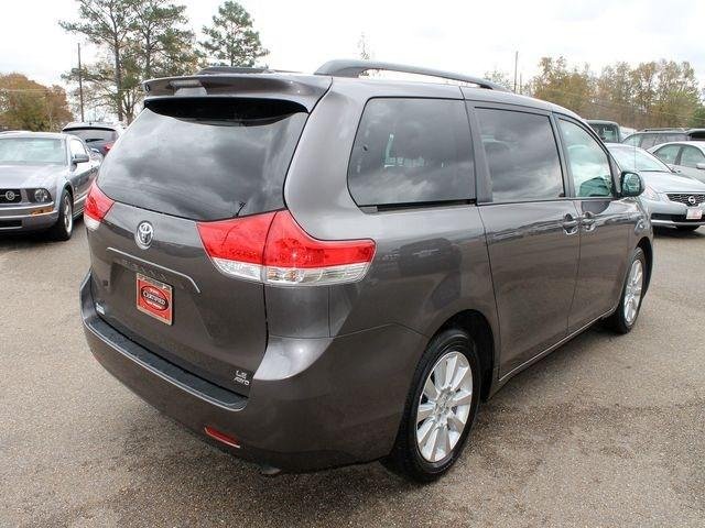 Toyota Sienna SLE --z71 Pkg Unspecified