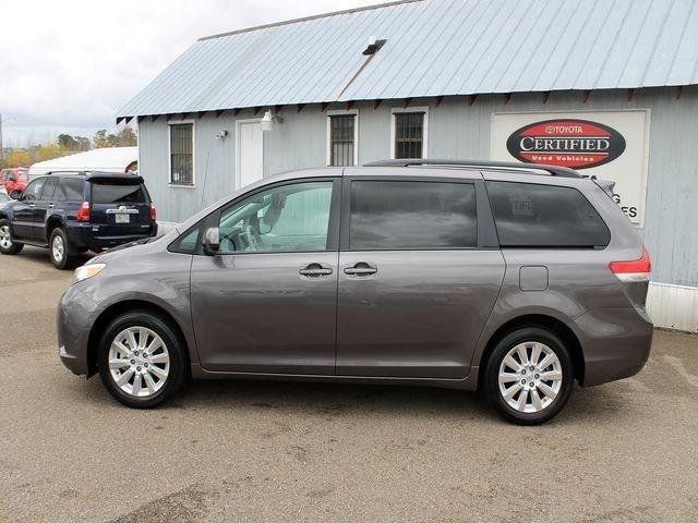 Toyota Sienna 2012 photo 1