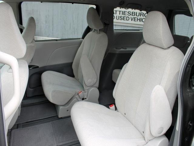 Toyota Sienna 2012 photo 3