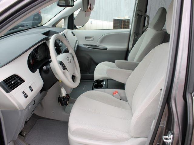 Toyota Sienna 2012 photo 4