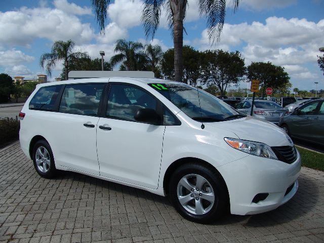 Toyota Sienna SLE --z71 Pkg Unspecified
