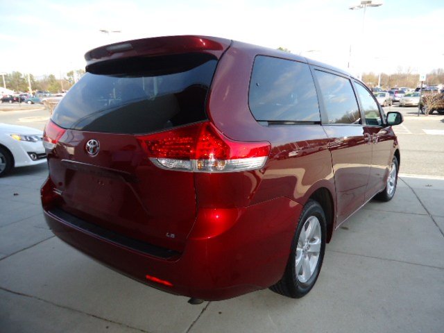 Toyota Sienna 2012 photo 1