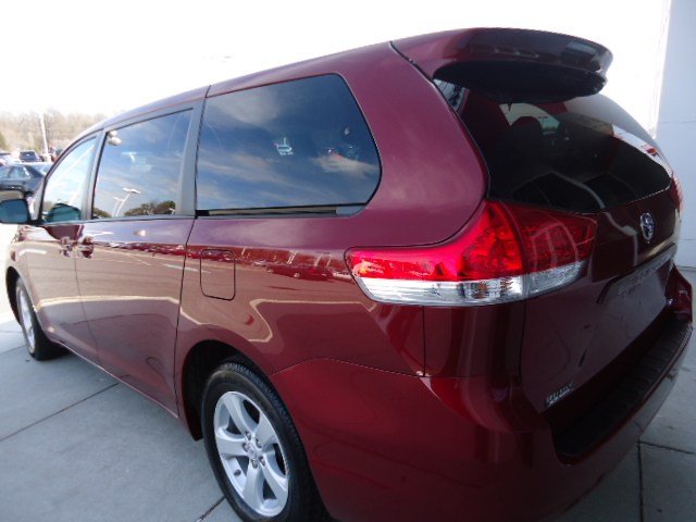 Toyota Sienna 2012 photo 4