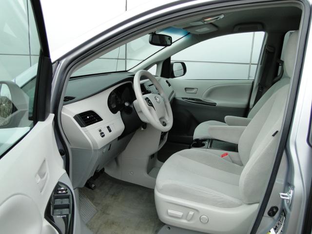 Toyota Sienna SLE --z71 Pkg Unspecified