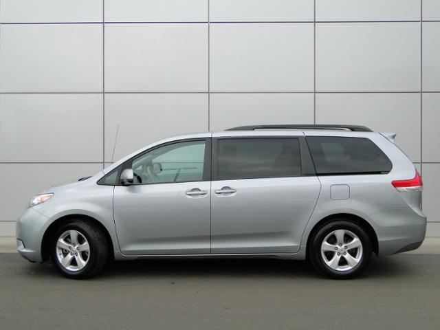 Toyota Sienna 2012 photo 4