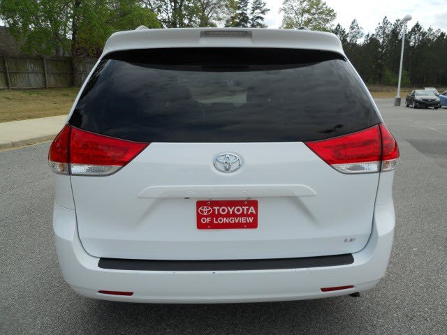 Toyota Sienna 2012 photo 3